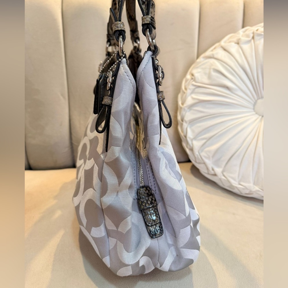 ‼️SOLD‼️Vintage Coach Madison Maggie Silver OpArt Signature Hobo Shoulder Bag - Picture 4 of 16